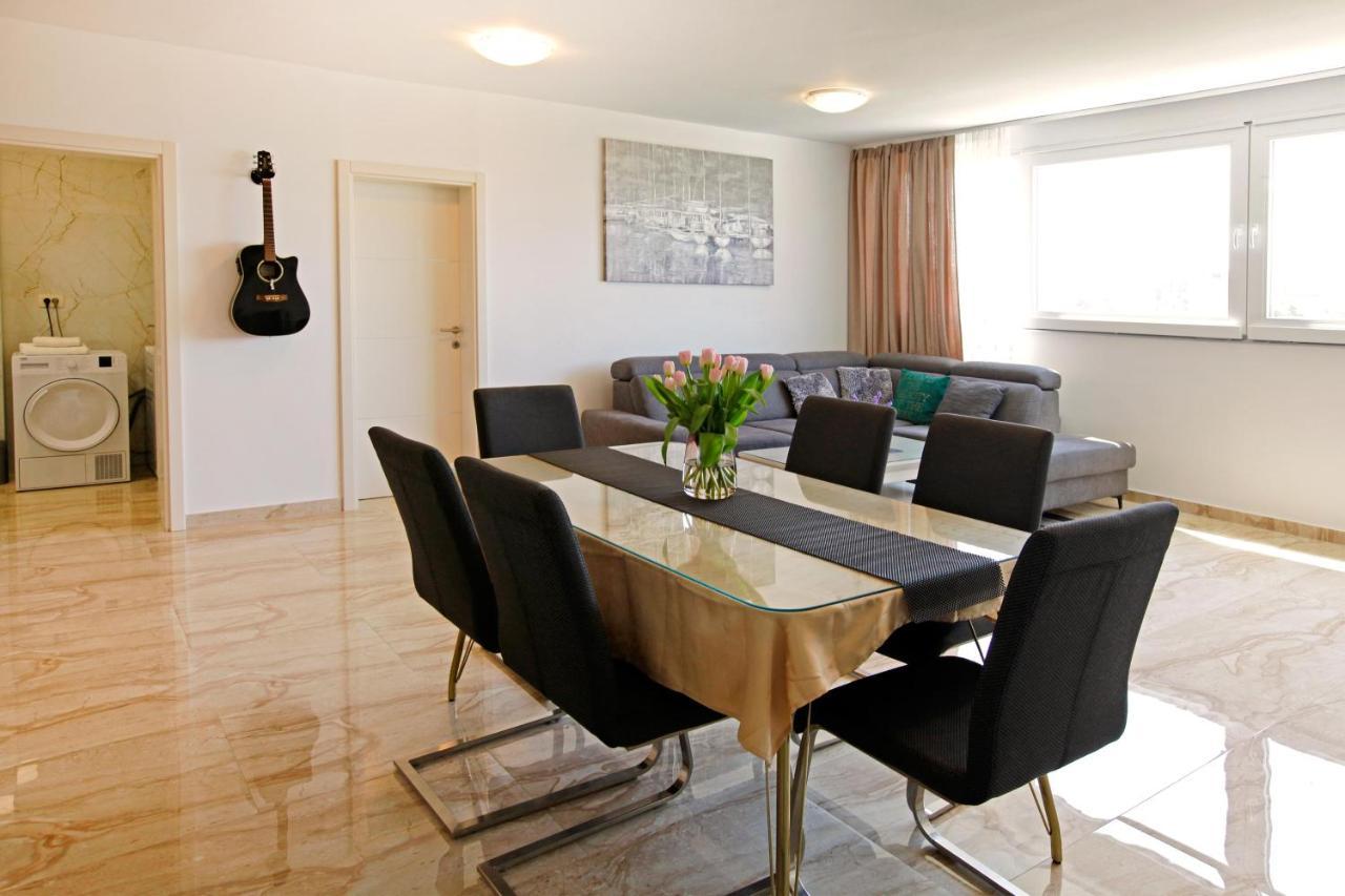 Modern 2-Bed Apt, Late Check In Available Split Exterior foto