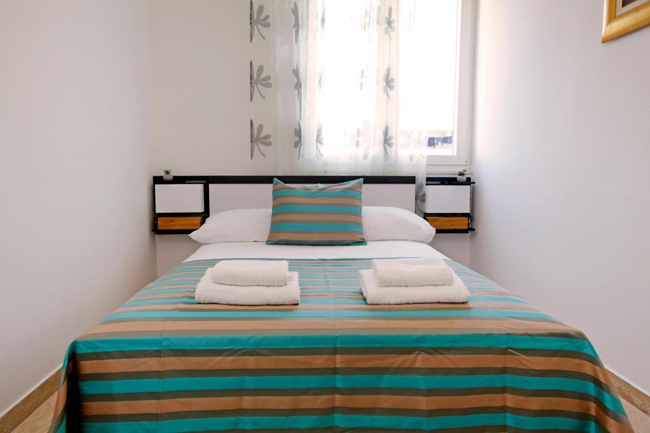 Modern 2-Bed Apt, Late Check In Available Split Exterior foto